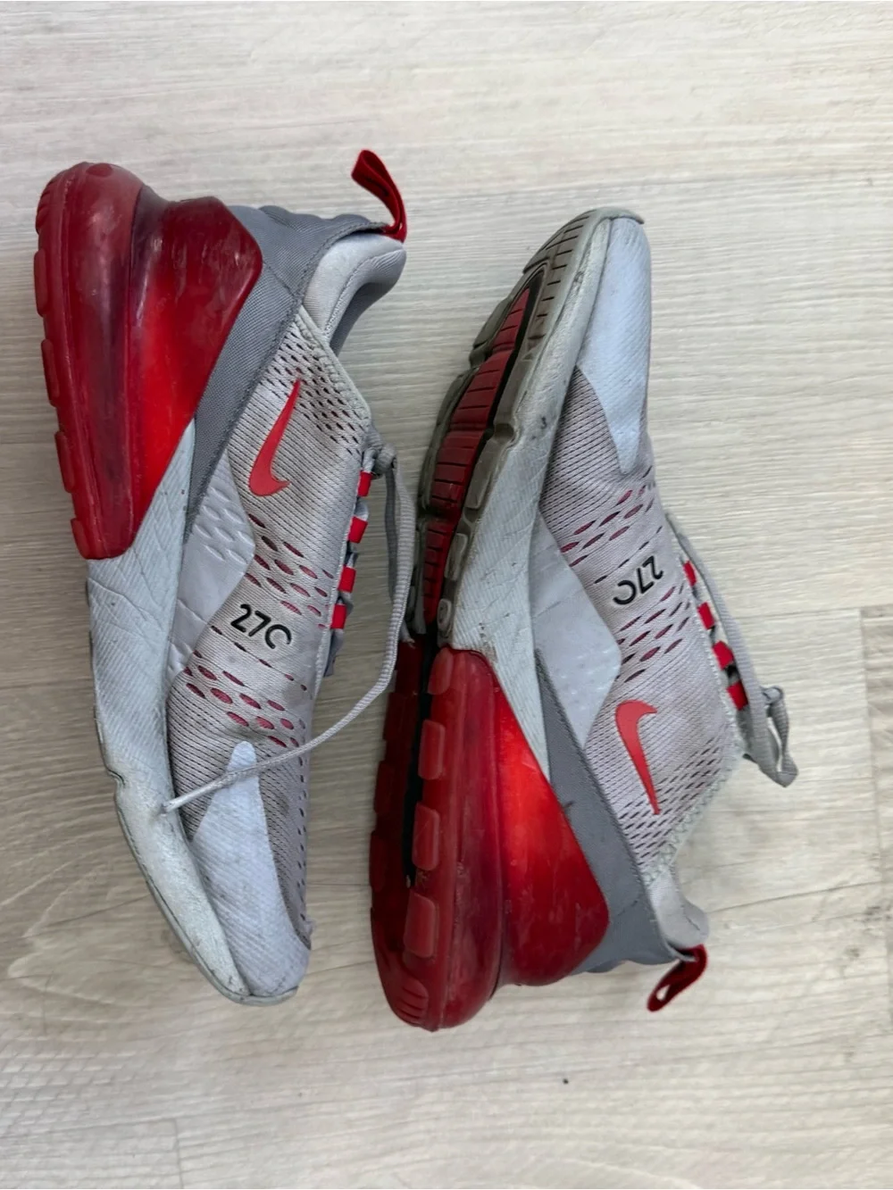 Nike Air Max 270 Wolf Grey University Red